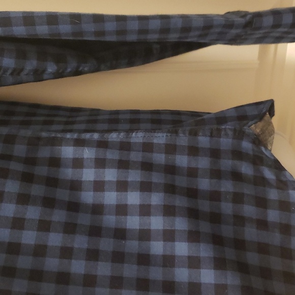 Like New Van Heusen Slim Fit Button Down - Picture 3 of 8